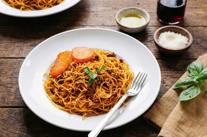 طرز درست کردن ماکارونی ایرانی دمی با ته دیگ سیب زمینی