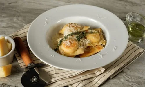 راویولی از آن پاستاهایی است که حتما باید آن را امتحان کنید.