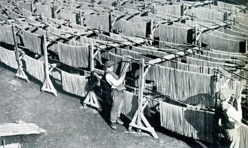 نحوه خشک کردن پاستا تازه توسط ایتالیایی0157ها در قرن 17